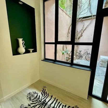 Arty Avec Patio Nimes