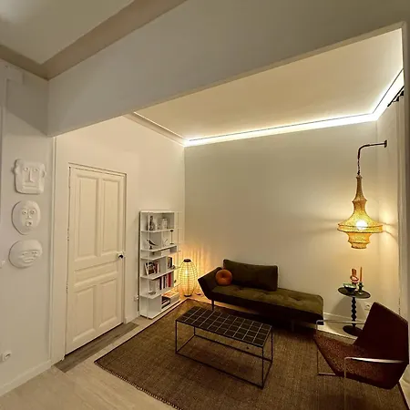 Arty Avec Patio Apartment Nimes