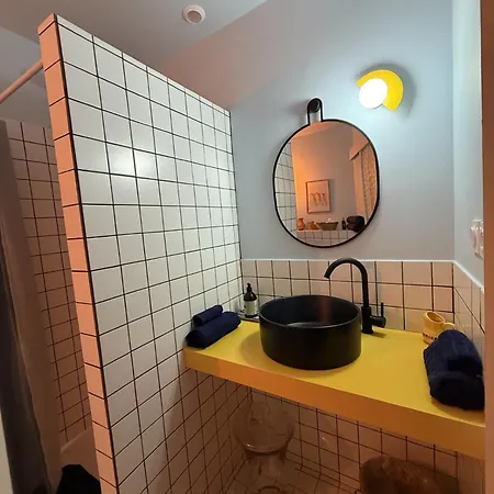 Arty Avec Patio Apartment Nimes