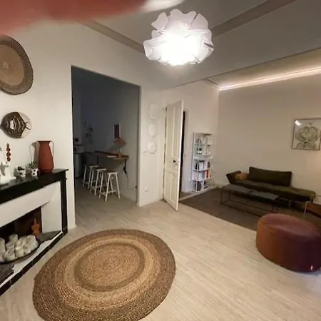 Arty Avec Patio Apartment Nîmes