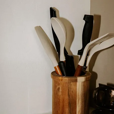 Arty Avec Patio Apartment