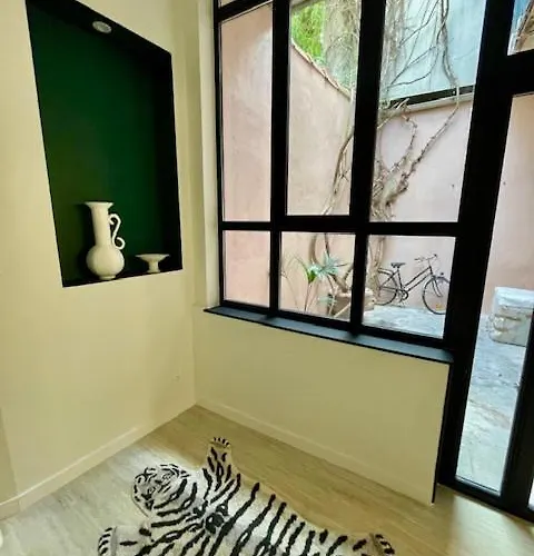 Arty Avec Patio Nîmes