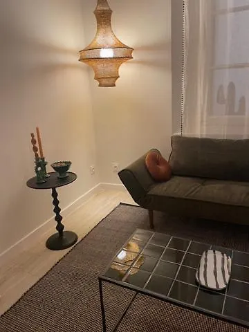 Arty Avec Patio Nîmes